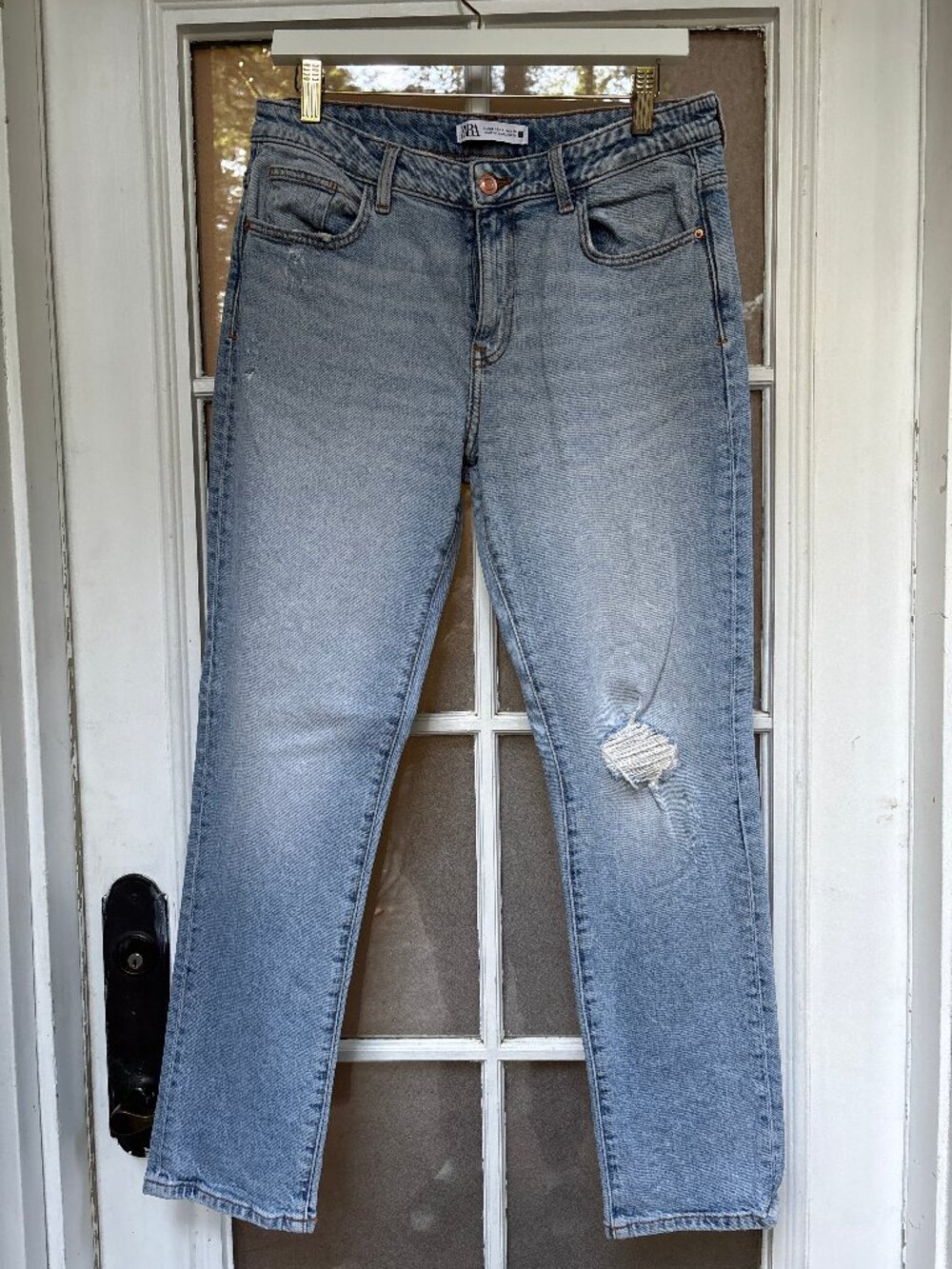 ZARA Distressed Straight Leg Jeans – Size 6 (EU 38) – Light Wash